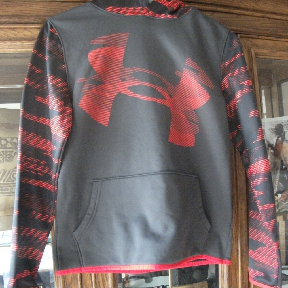 Under Armour Hoodie Size  YXL/JTG/EG